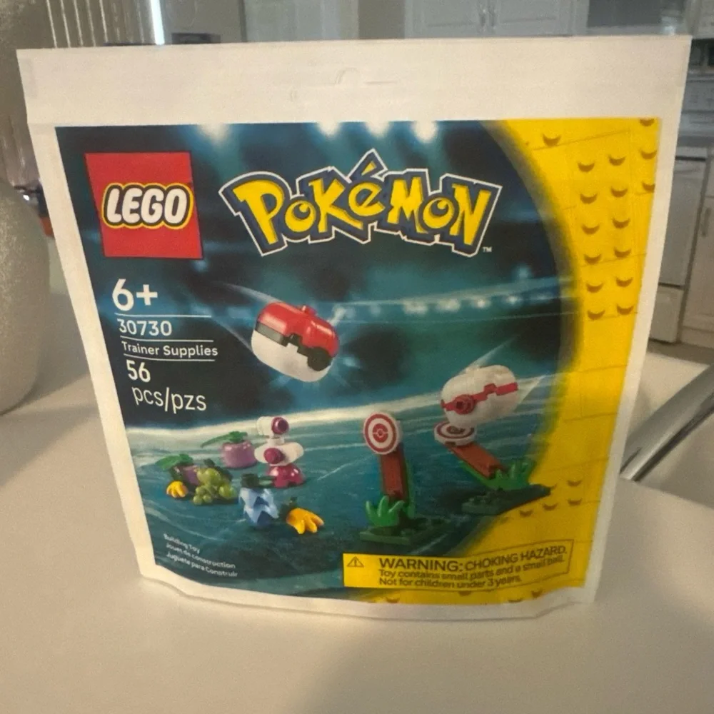 2026 LEGO Pokémon 30730 Trainer Supplies Playset (Blue, Yellow, Red) IN HAND !